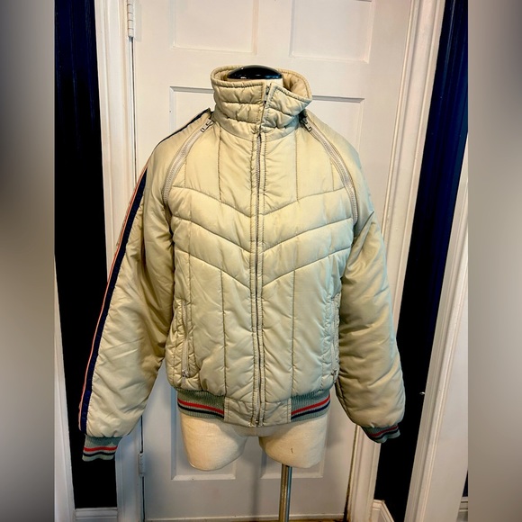 The condition of this vintage coat is IMPRESSIVE! M. - Picture 1 of 13